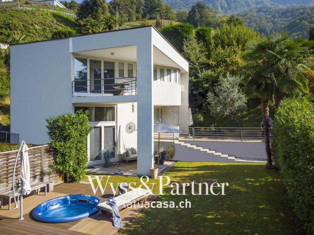 Wyss & Partner, con sede a Minusio, offre i suoi servizi in tutto il Canton Ticino. L'azienda si impegna a guidare i clienti in ogni fase del processo immobiliare, assicurando decisioni informate e soddisfacimento delle esigenze. I contatti possono essere effettuati tramite il sito web ufficiale, WhatsApp o via email.